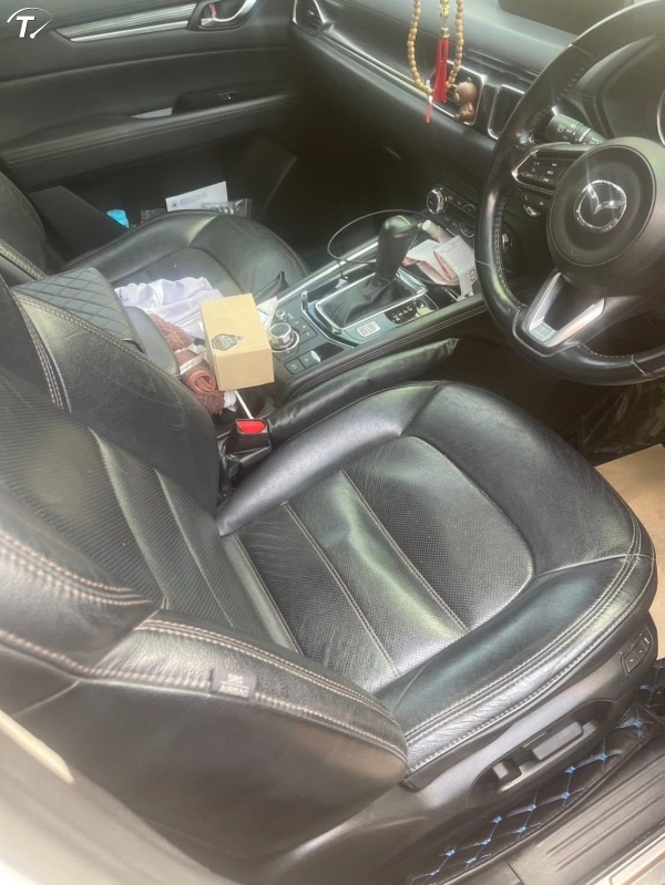 Car image 8