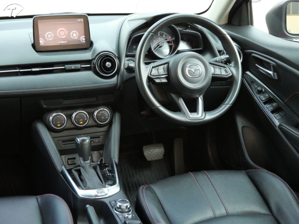 Car image 13