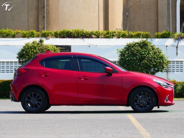 Car image 4