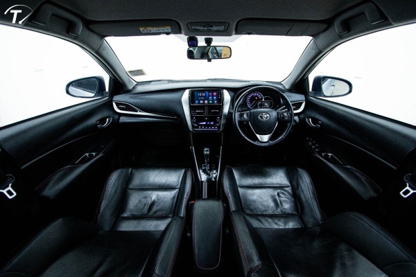 Car image 11